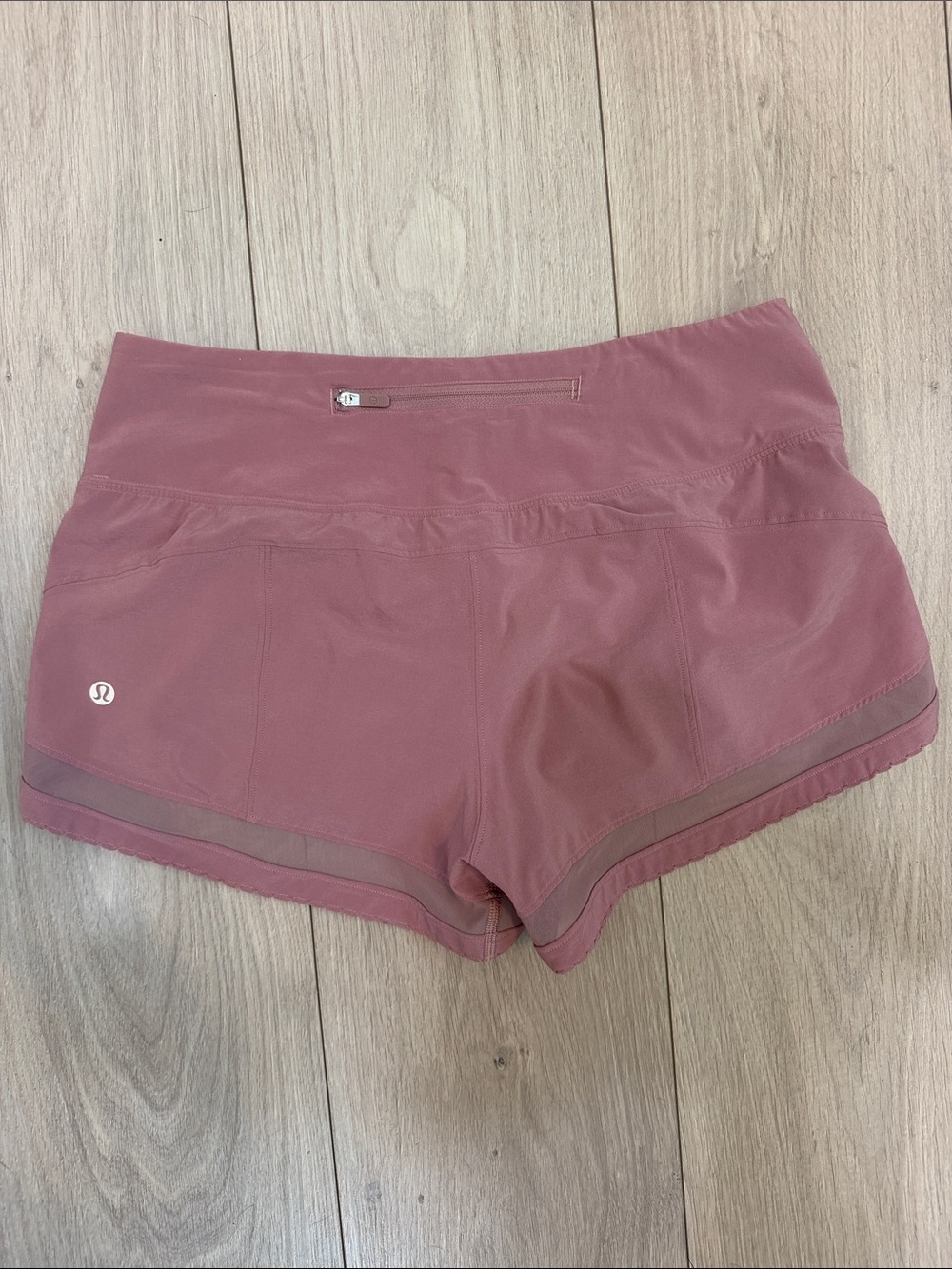 Lululemon shorts size 6. Great condition - Picture 2 of 6